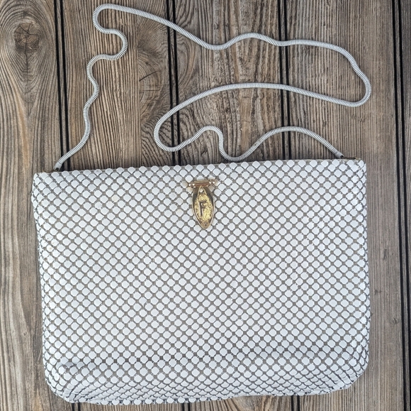 White Metal Scale Crossbody Clutch Handbag With No Makers Tag Inside - Picture 1 of 14